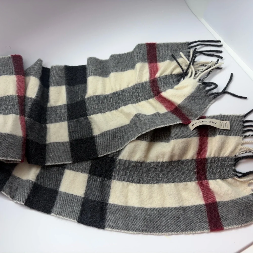 Burberry Short Synched Red, Cream, and Grey Scarf.